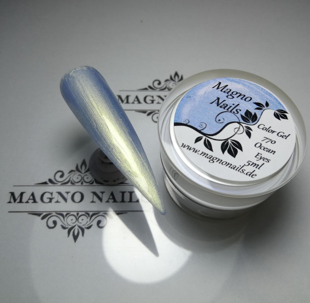 Metallic Hell blau UV Gel mit feinem Goldem Schummer